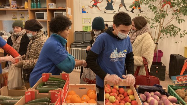 Asociace Linkee získává potraviny z farmářských trhů nebo supermarketů