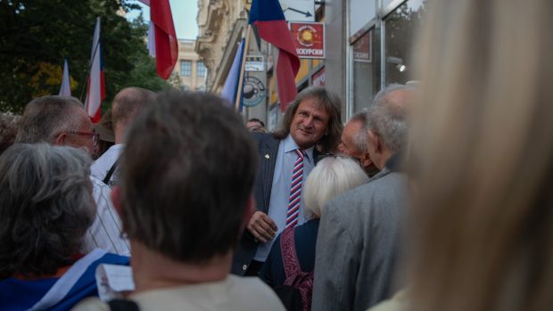 Děkan VŠE Miroslav Ševčík na demonstraci, kterou svolala neparlamentní strana PRO Jindřicha Rajchla