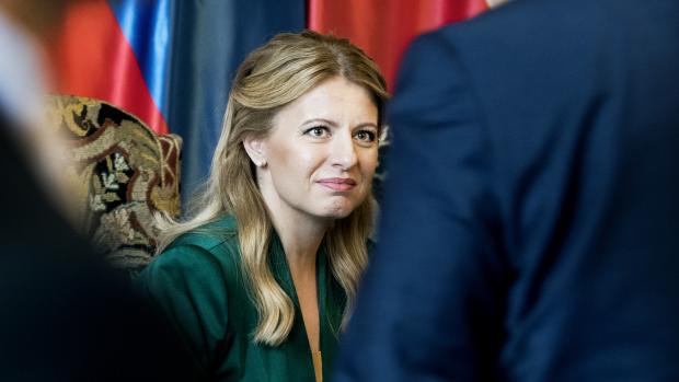 Slovenská prezidentka Zuzana Čaputová dorazila na první oficiální návštěvu Česka. Zahájila ji na Pražském hradě, kde ji na prvním nádvoří uvítal s vojenskými poctami český prezident Miloš Zeman. 20.6.2019