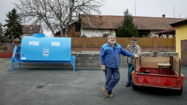 Voda v Jedousově se ztratila kvůli 57 metrů hlubokému vrtu, který doslova vysál okolní studně.