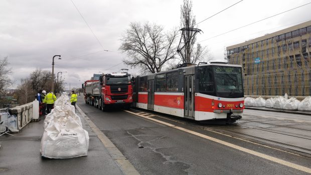 V sobotu proběhla na Libeňském mostě další zátěžová zkouška