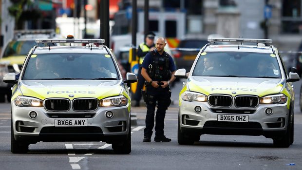 Policie uzavřela čtvrti London Bridge a Borough Market, kde v noci na neděli zemřelo během teroristických útoků nejméně sedm lidí