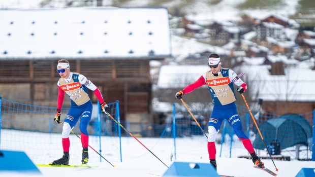 Čeští biatlonisté Vítězslav Hornig (vlevo) a Michal Krčmář na tréninku v Le Grand Bornand