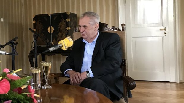 Miloš Zeman při rozhovoru na rozhlasové stanici Frekvence 1 v dubnu 2018.