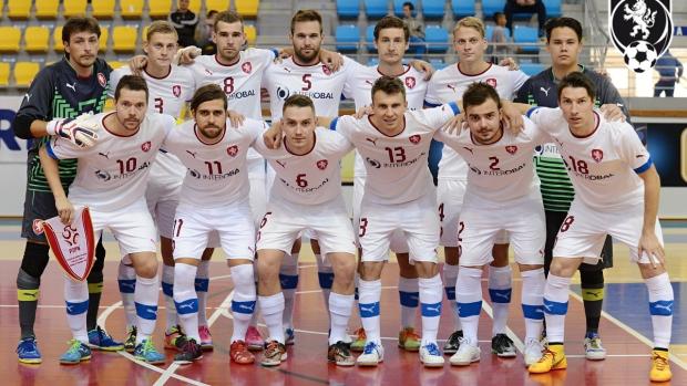 Česká futsalová reprezentace při loňském utkání s Polskem