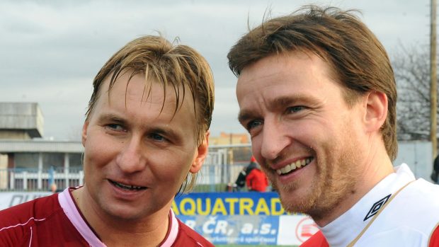 Bývalý fotbalista Horst Siegl (vlevo) oslavil padesáté narozeniny