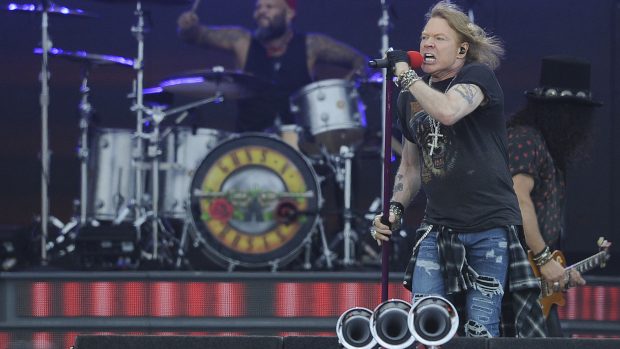 Guns N&#039; Roses vystoupili 4. července v Praze. Na snímku je zpěvák Axl Rose.