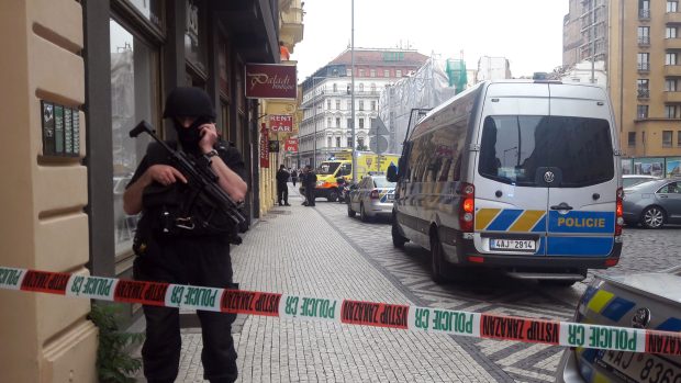 V Opletalově ulici zasahuje policie.