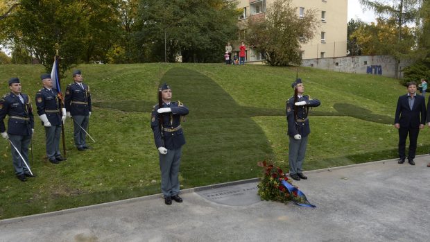 Pomník hrdinovi druhé světové války Františku Fajtlovi v Praze.