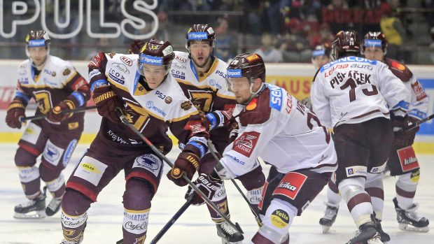 Hokejisté HC Sparta Praha a Dukla Jihlava