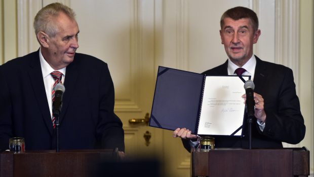 Prezident Miloš Zeman pověřil předsedu hnutí ANO Andreje Babiše sestavením vlády