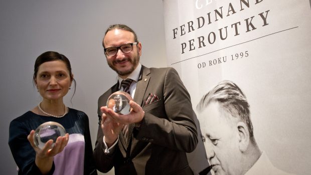 Jana Klímová a Jakub Szántó s Cenou Ferdinanda Peroutky