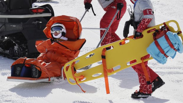 Vendula Hopjáková po pádu ne snowboardcrossu.