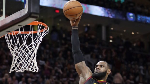 LeBron James v zápase proti Indianě.