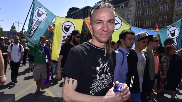 Pochod za legalizaci konopí s názvem Million Marihuana March prošel 5. května Prahou. Na snímku je předseda Pirátské strany a poslanec Ivan Bartoš.