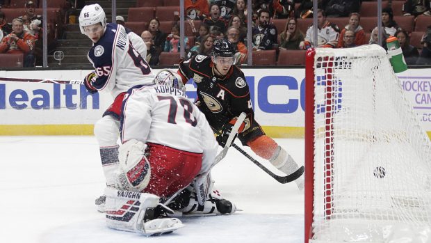 Cam Fowler zajistil hattrickem vítězství Anaheimu 3:2 v prodloužení proti Columbusu