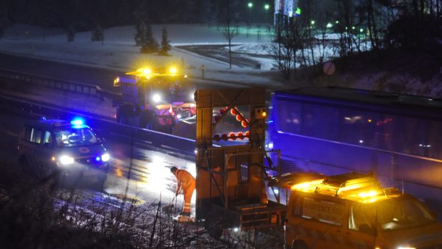 Ředitelství silnic a dálnic (ŘSD) začalo 4. ledna 2018 večer budovat na dálnici D1 u Humpolce dopravní omezení ve směru na Prahu.