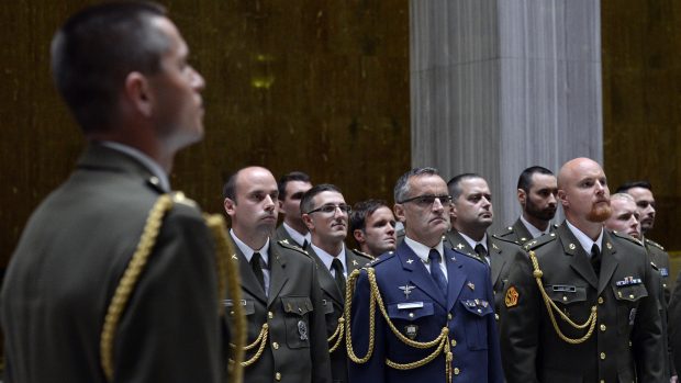 Ceremoniál byl spojen s předáním medailí Za službu v zahraničí, Záslužných křížů ministra obrany ČR a Čestných odznaků AČR Za zásluhy.