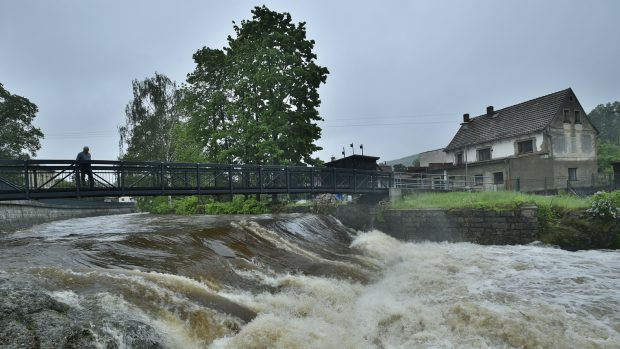 Hladina Smědé v Hejnicích v Jizerských horách