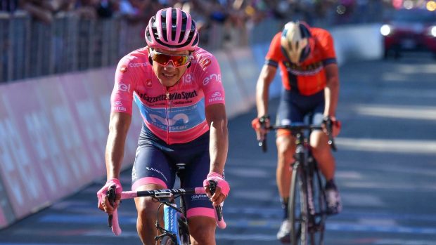 Richard Carapaz v cíli 20. etapy. Růžový trikot se mu podařilo udržet až do konce Giro d&#039;Italia.