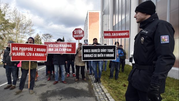 Odpůrci protestovali proti premiéru Babišovi během jeho návštěvy Zlína