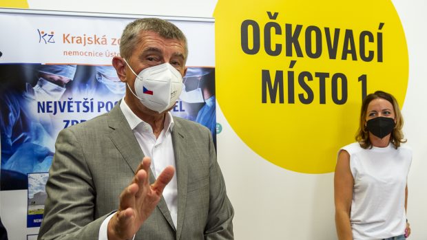 Andrej Babiš při otevření očkovacího centra bez registrace v nákupním centru v Ústí nad Labem