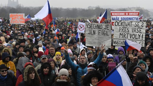 Demonstrace na Letné proti covidovým opatřením