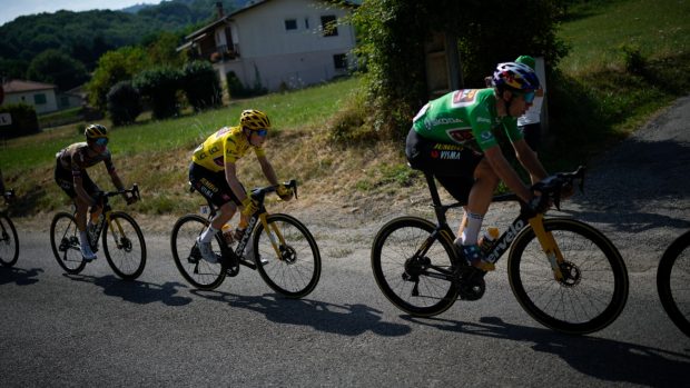 Jonas Vingegaard a Wout Van Aert během 16. etapy Tour de France