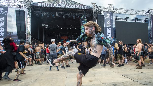 V josefovské pevnosti začal festival metalové hudby Brutal Assault