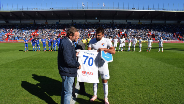 Bývalý mládežnický trenér Baníku Ostrava Václav Štverka a bývalý fotbalový reprezentant a hráč Baníku Milan Baroš