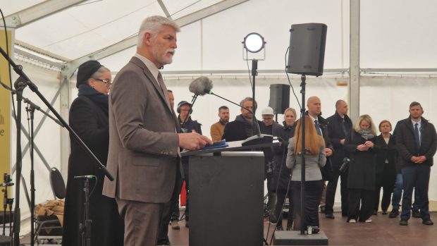 Prezident Petr Pavel na slavnostním otevření Památníku holokaustu Romů a Sintů v Čechách v Letech