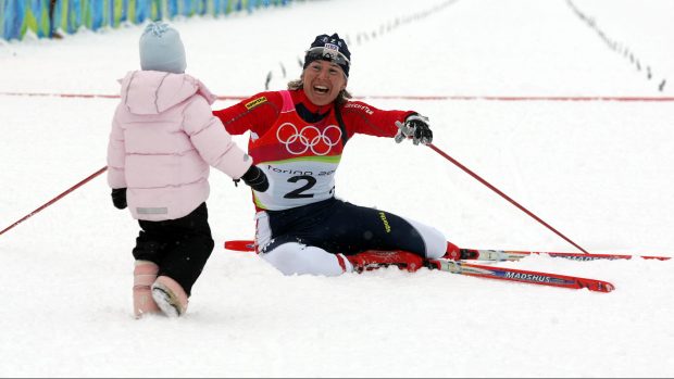 Kateřina Neumannová v cíli olympijského závodu na 30 kilometrů