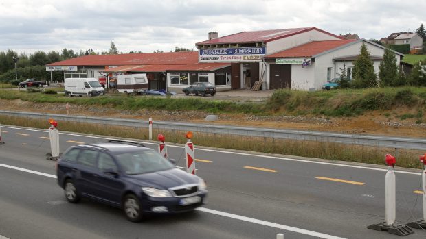 Motocentrum bratrů Bratrnánkových u dálnice D3 u Tábora na snímku z roku 2013.