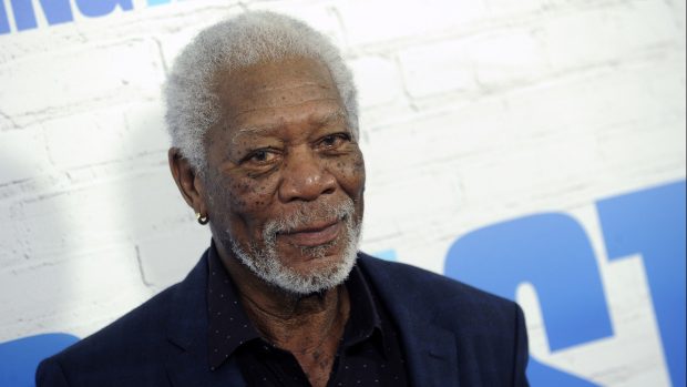 Americký herec Morgan Freeman v březnu na premiéře filmu Loupež ve velkém stylu