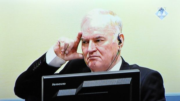 Ratko Mladić v Haagu 22. listopadu