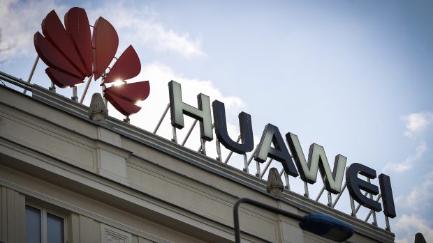 Před výrobky čínské firmy Huawei varoval loni v prosinci Národní úřad pro kybernetickou a informační bezpečnost