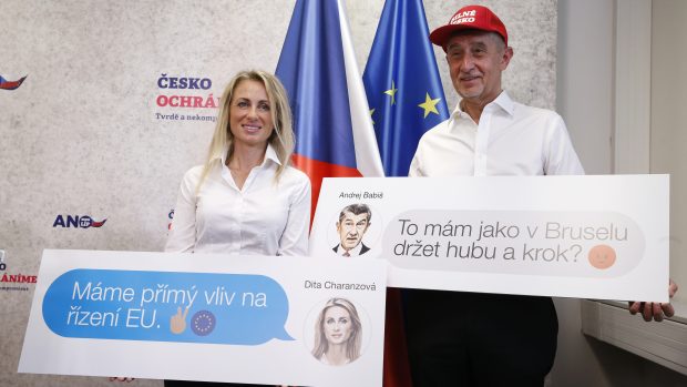 Premiér a předseda hnutí ANO Andrej Babiš a europoslankyně Dita Charanzová při zahájení kampaně do voleb do Evropského parlamentu.