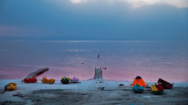 Kdysi největší blízkovýchodní jezero Orúmíje v Íránu je na pokraji vyschnutí