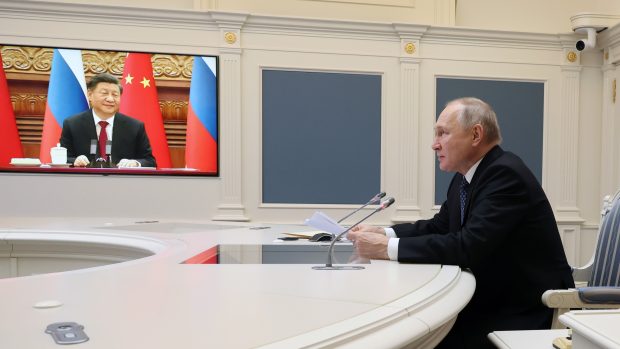 Ruský prezident Vladimir Putin v pátek pozval na státní návštěvu do Moskvy čínského prezidenta Si Ťin-pchinga