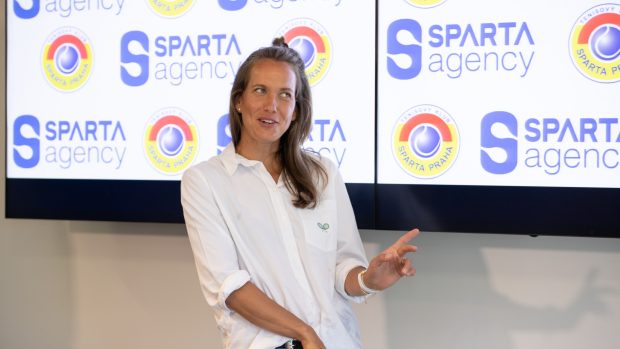 Barbora Strýcová na tiskové konferenci v Praze po zisku titulu ve Wimbledonu