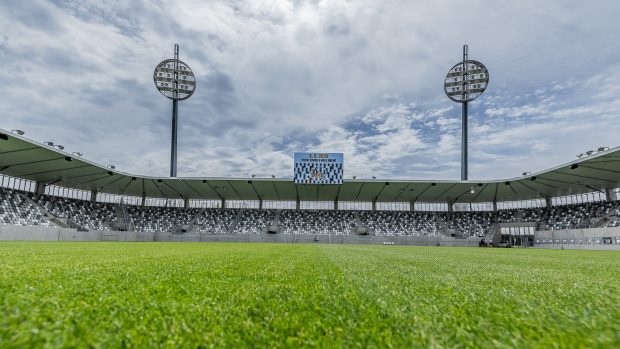 Nový hradecký stadion.