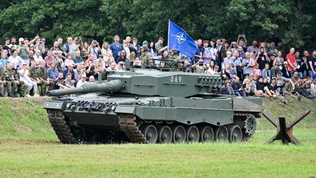 Hlavním tahákem byl nově zaváděný tank do výzbroje české armády Leopard 2A4