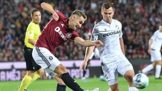 Jan Kuchta a Pavel Bucha během utkání Sparty a Plzně