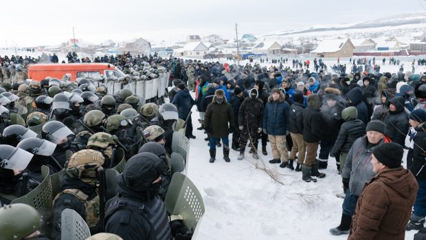 Tisíce lidí ve dvacetistupňovém mrazu protestovaly proti odsouzení aktivisty Faila Alsynova