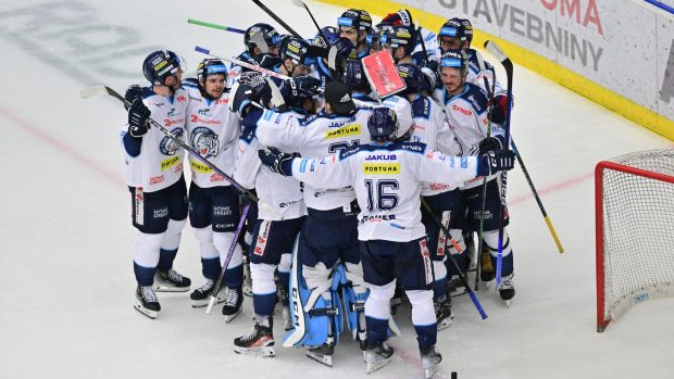 Hokejisté Liberce vyhráli rozhodující páté utkání předkola play off extraligy doma nad Olomoucí 4:1 a dovršili obrat v sérii z 0:2 na 3:2 na zápasy