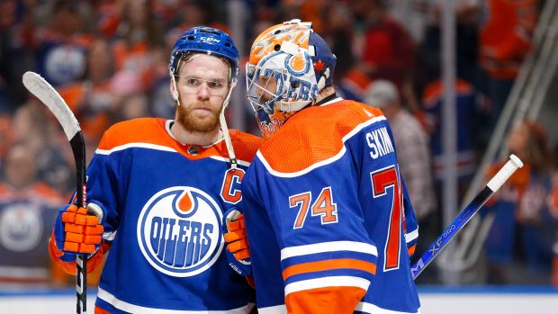 Connor McDavid a Stuart Skinner z Edmontonu