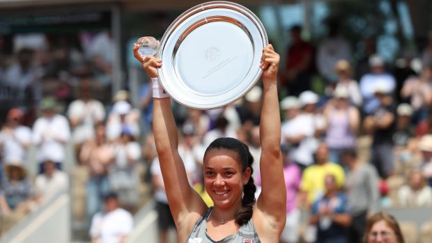 Sedmnáctiletá tenistka Tereza Valentová slaví juniorský titul na Roland Garros
