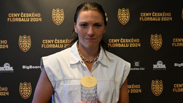 Florbalistka Eliška Krupnová s cenou pro nejlepší českou florbalistku roku 2024