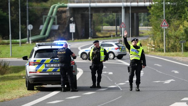 Policisté odklání dopravu kvůli nálezu nevybuchlé pumy