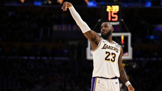 LeBron James v dresu Los Angeles Lakers